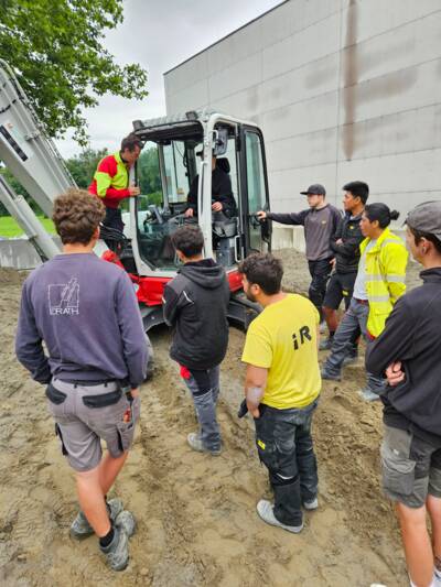 i+R Lehre Baggerschule01